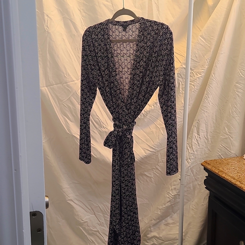Ann Taylor navy print wrap dress size 16. Below knee to mid calf.